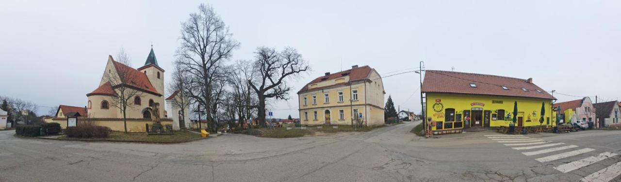 Hrusicka Restaurace A Penzion Hrusice Eksteriør billede