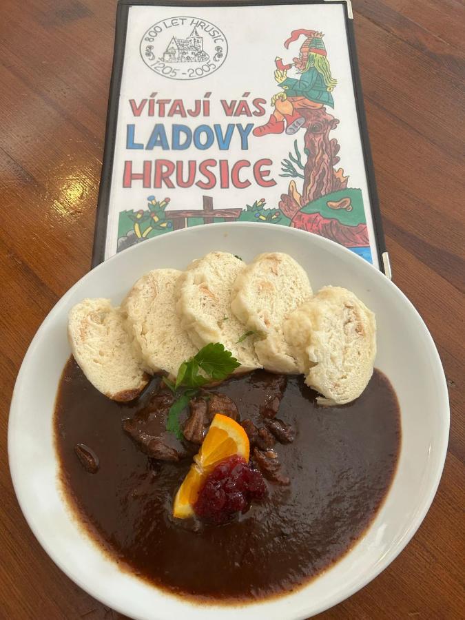 Hrusicka Restaurace A Penzion Hrusice Eksteriør billede